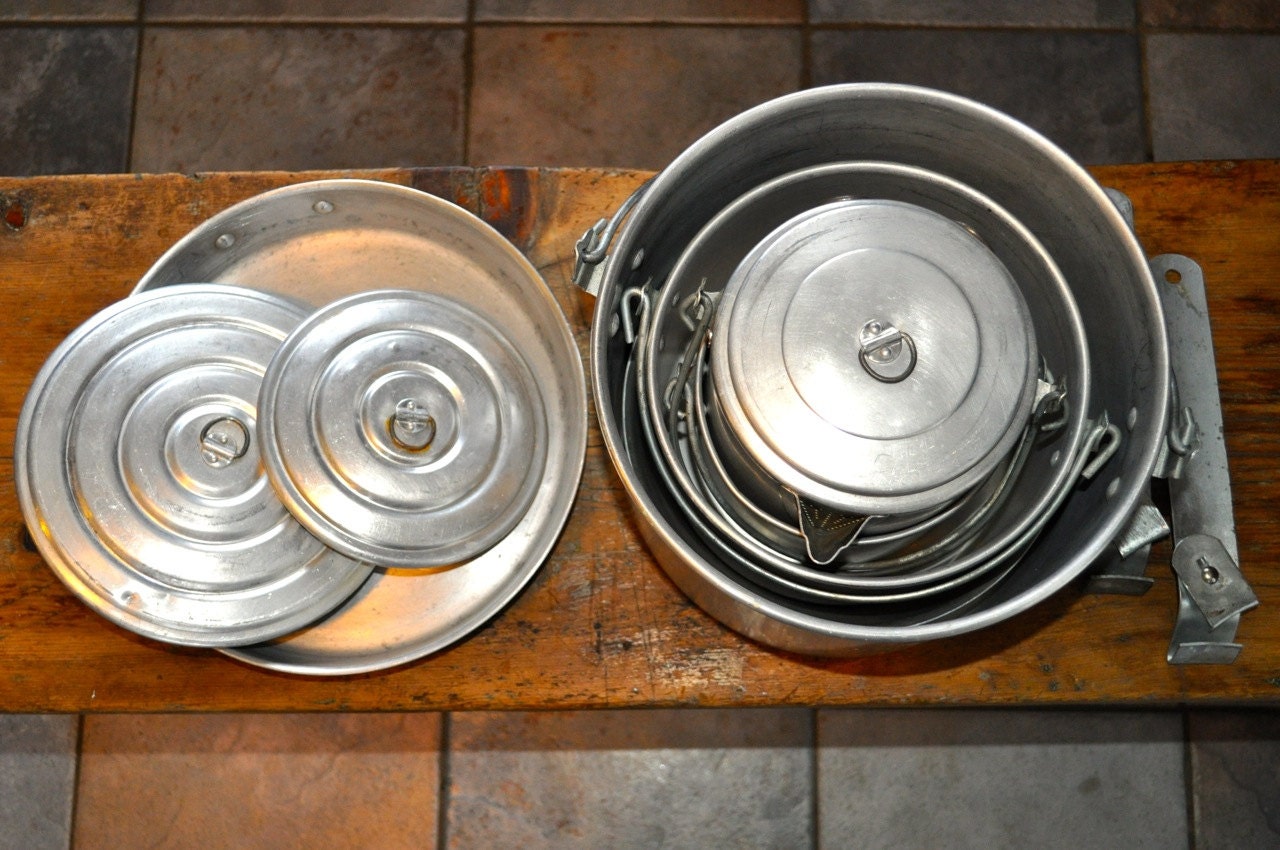 Vintage MIRRO Aluminum Nesting Camping 19 Piece Cookware Set