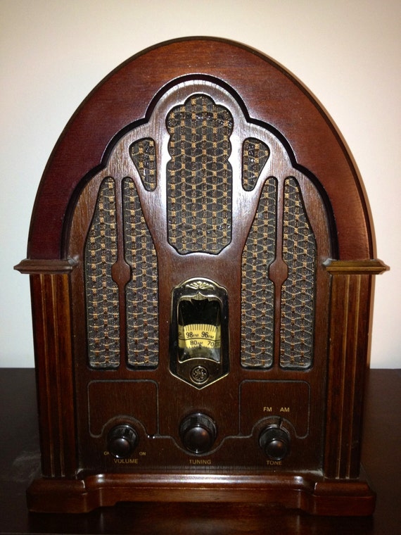 GE General Electric Model 7-4100JA Retro Cathedral AM FM Radio