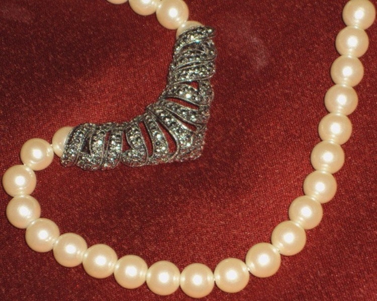 Avon Necklace Ivory Pearls Marcasite Pendant 1970 Vintage Art