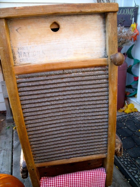 WASHBOARD UPcycLeD into a WaLL from oLd