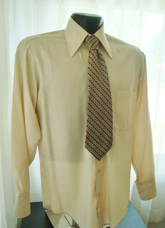 Men's 1970's Cream Colored Dress Shirt Size Large