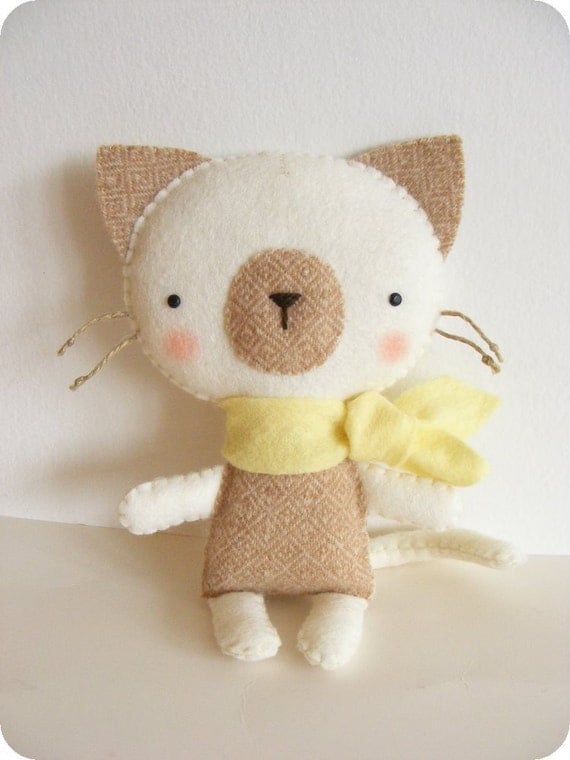 PDF pattern  Felt kitty with scarf DIY  cat  softie easy