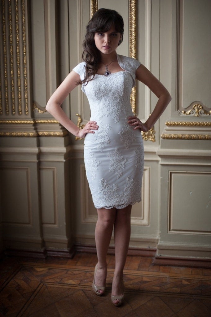 Fitted Style Lace Wedding Dress White Short Wedding Gown