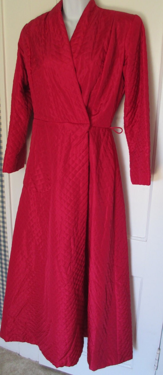 Vintage Ladies Dressing Robe Gown 1940s or 50s Magenta