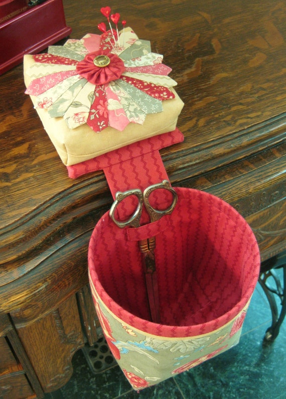 Sew In Style Thread Catcher with Detachable Pincushion