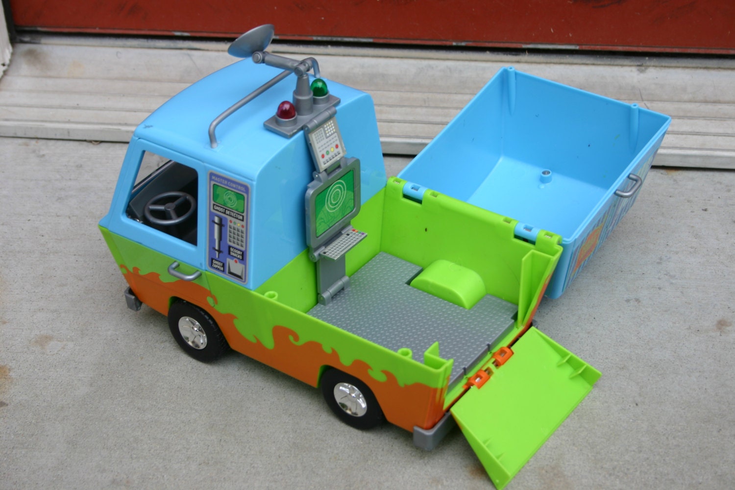 scooby doo mystery machine toy