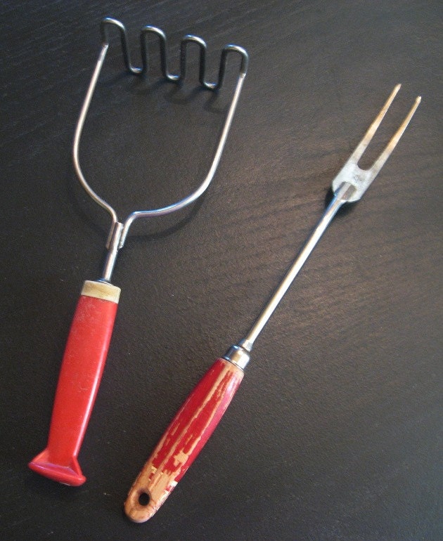 Vintage CHIPPY RED and BAKELITE Handled Potato Masher and Serving Fork