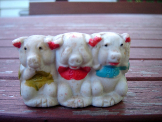 three little pigs figurines