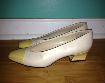 VTG Leather Pastel Etienne Aigner Pumps // Spectator Shoes // Kitten Heels // Size 5 1/2