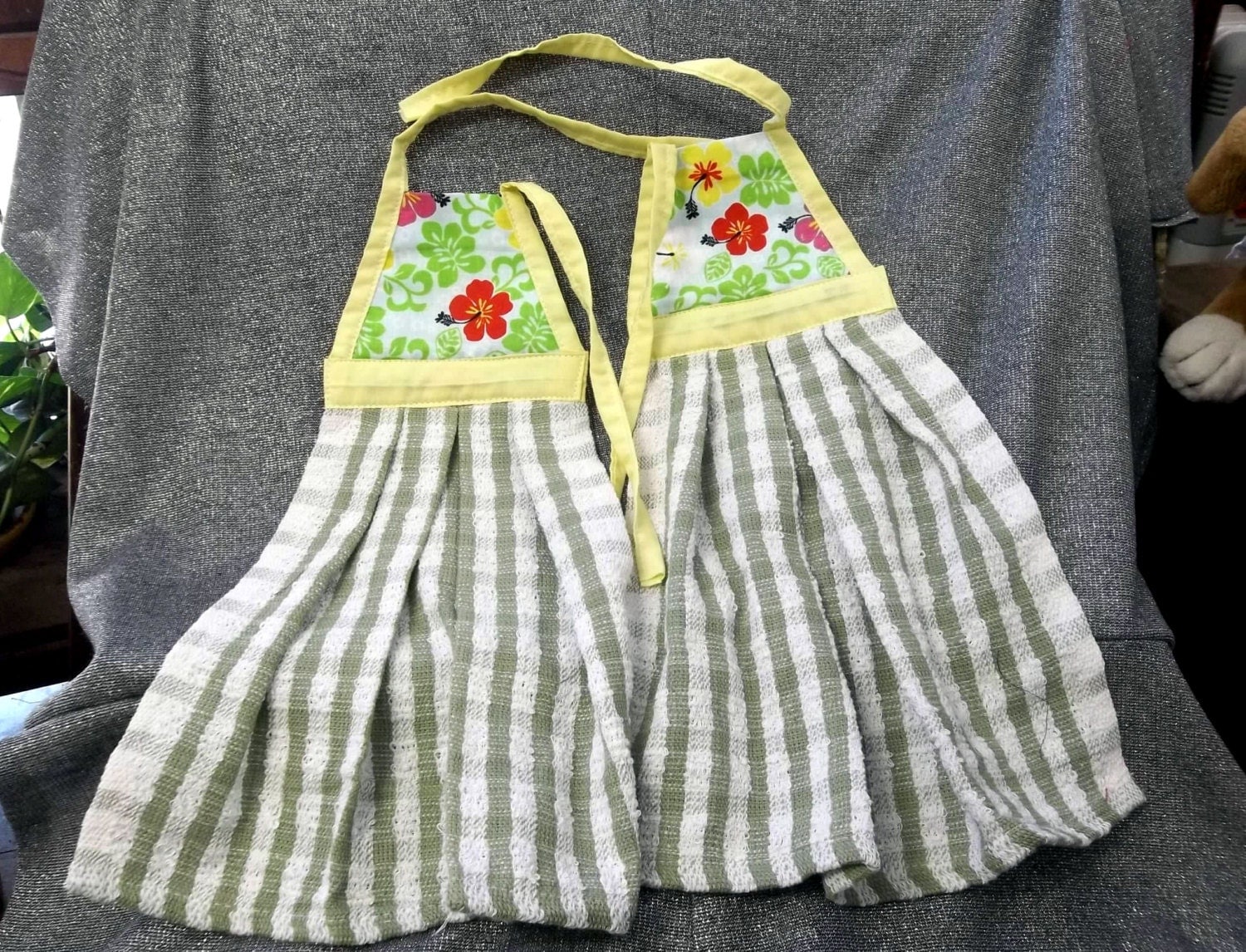 title | Hanging Kitchen Towels Ties
title | Hanging Kitchen Towels Ties