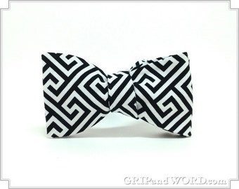 Black and White Key Pattern Bow Tie