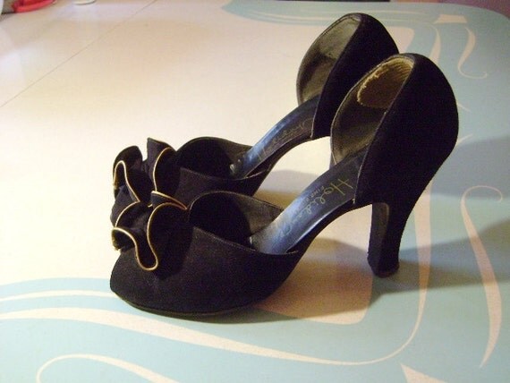 40s heels 1940s shoes vintage NAVY BLUE by capricornvintage