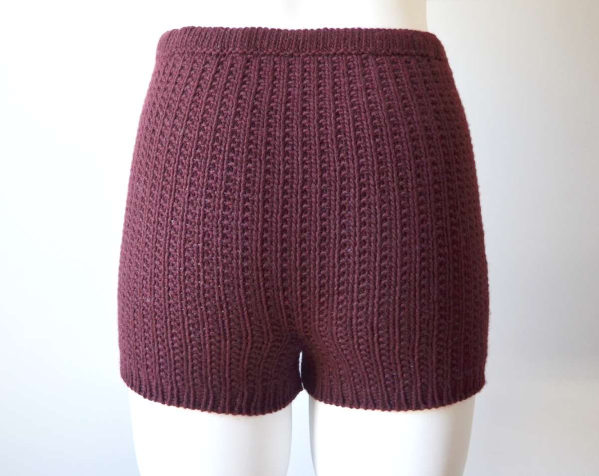 Cable knit high waisted sweater shorts in maroon red wine