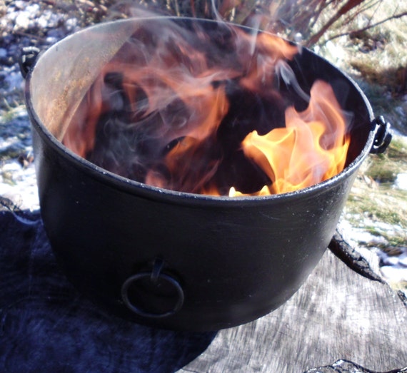 Large Witches Cauldron Vintage Cauldron by WayOfTheCauldron