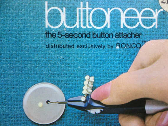 Buttoneer 5-second button attacher by Ronco