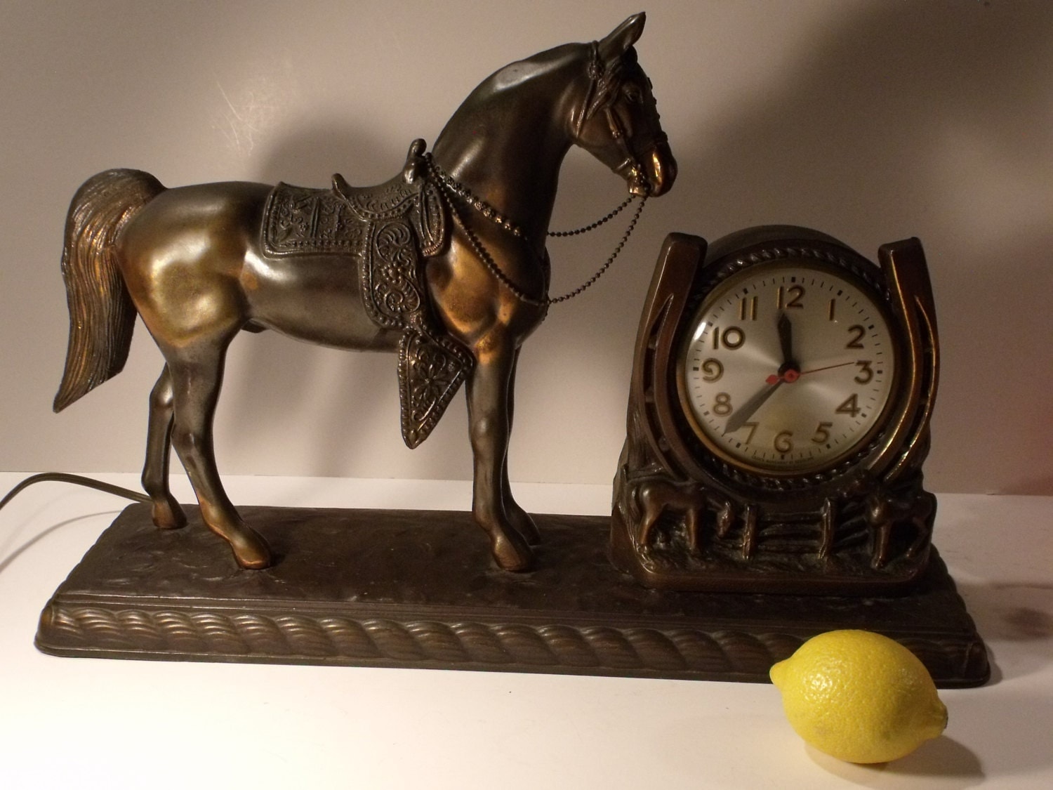 1930s-40s Horse Mantle Clock Copper Horseshoe Antique Vintage