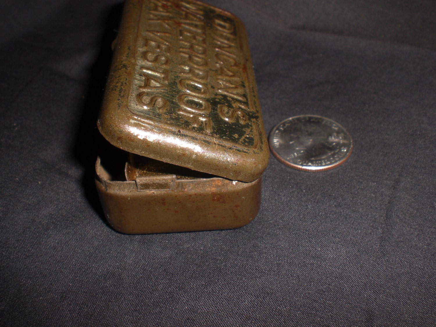 Vintage Duncans Waterproof Wax Vestas Little Tin Matches 1940s