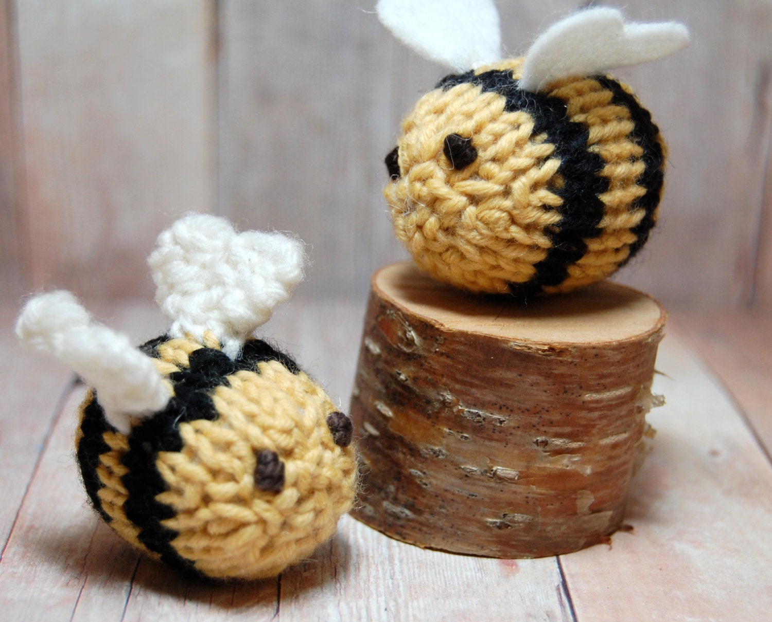 Bee Knitting Pattern and Picture Tutorial Instant Download