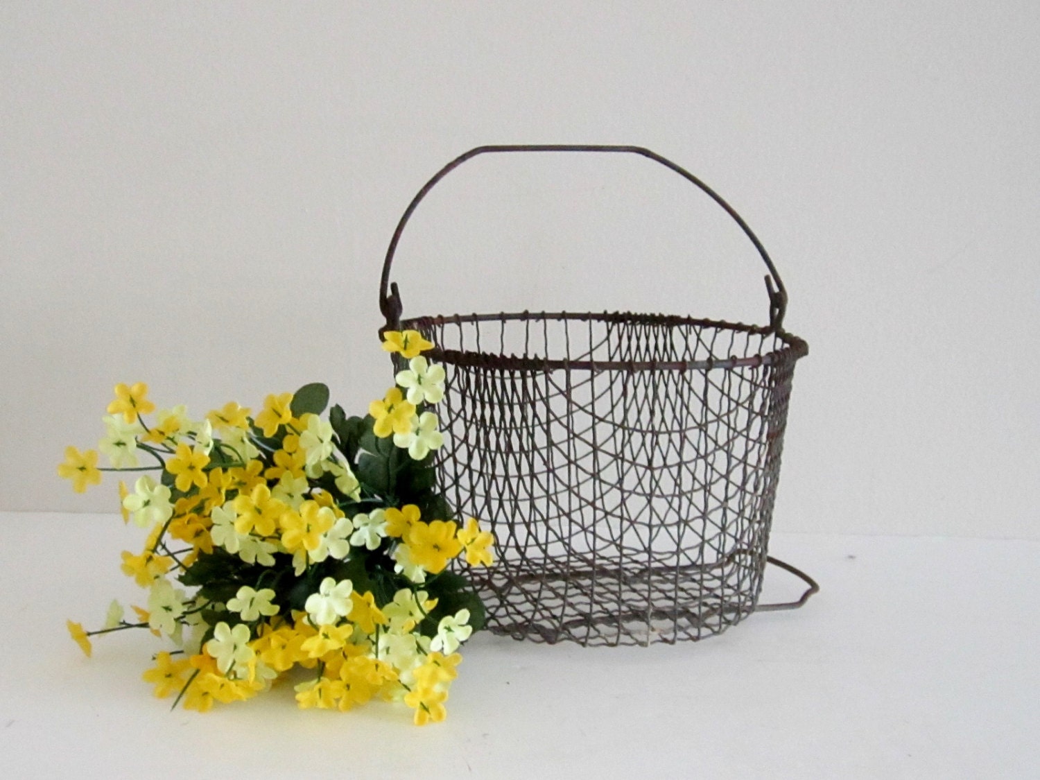 round wire basket farmhouse shabby chic beach by cozycottagechic round wire basket farmhouse shabby chic beach by cozycottagechic