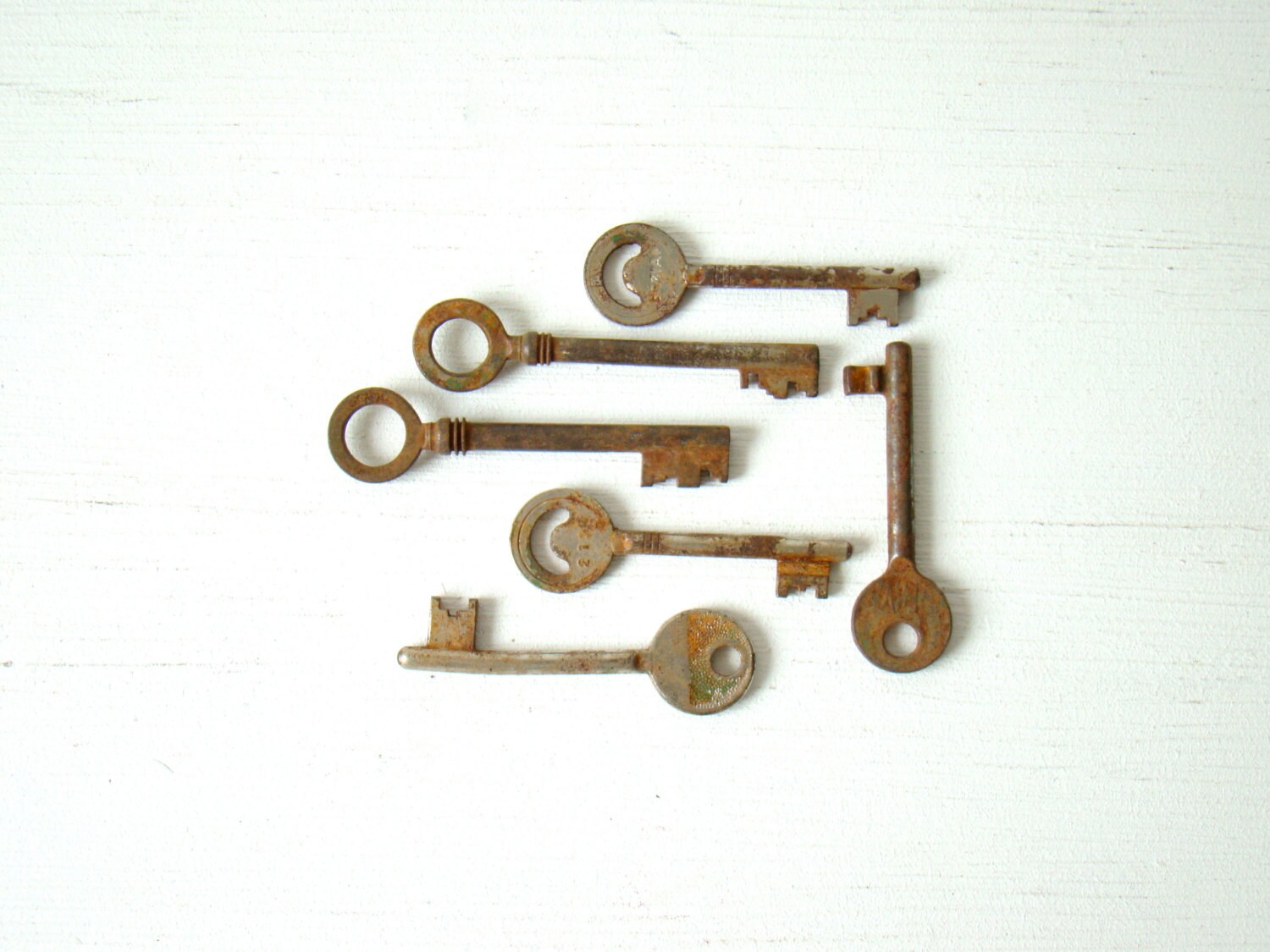 skeleton key set, six medium vintage skeleton keys, set of skeleton