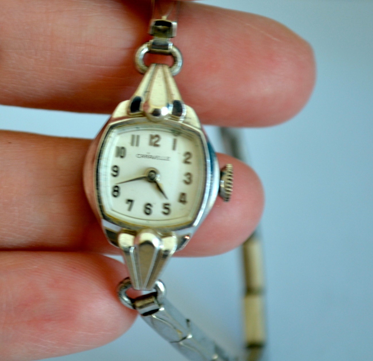 Vintage CARAVELLE Ladies Watch 10kgf Band Stamped HOLIDAY