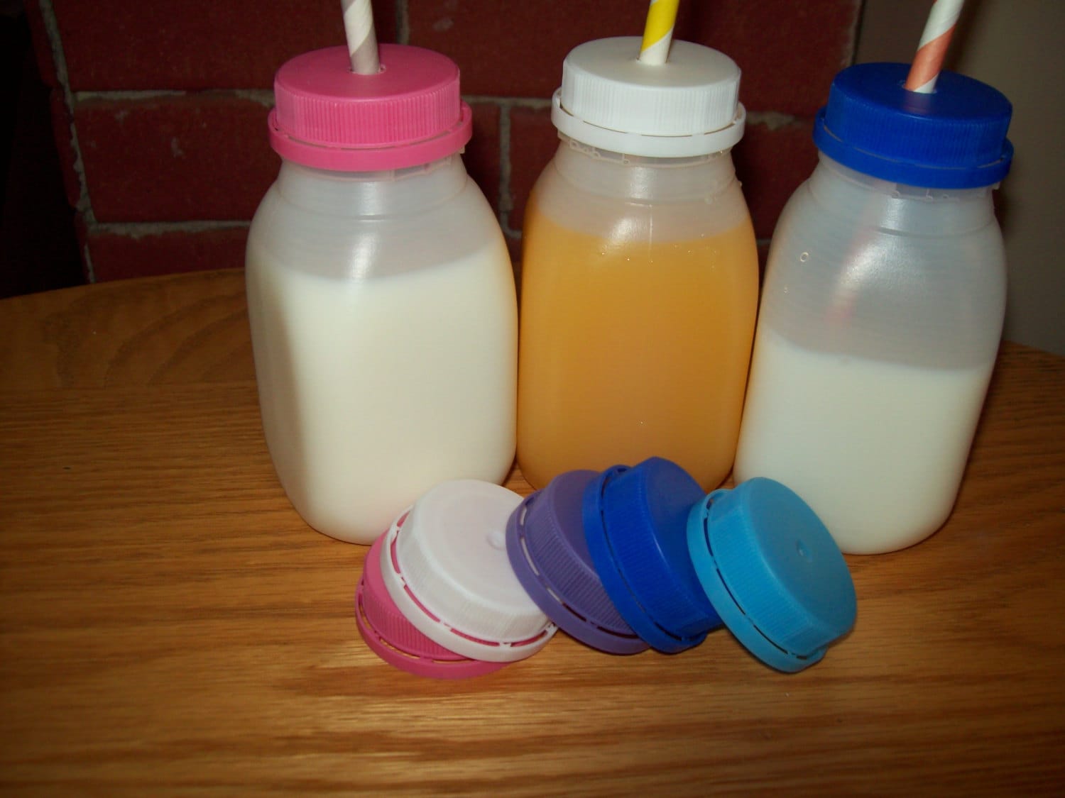 Kids Milk Bottles Juice Bottles / Lids with Straws Holes