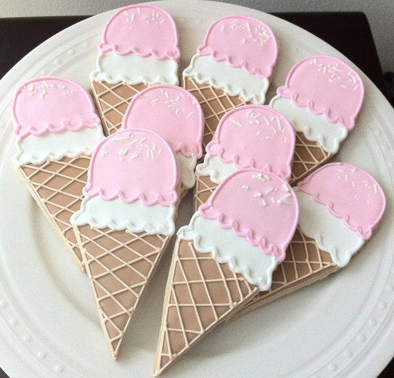 Decorated Ice Cream Cone Cookies pink and white for your ice