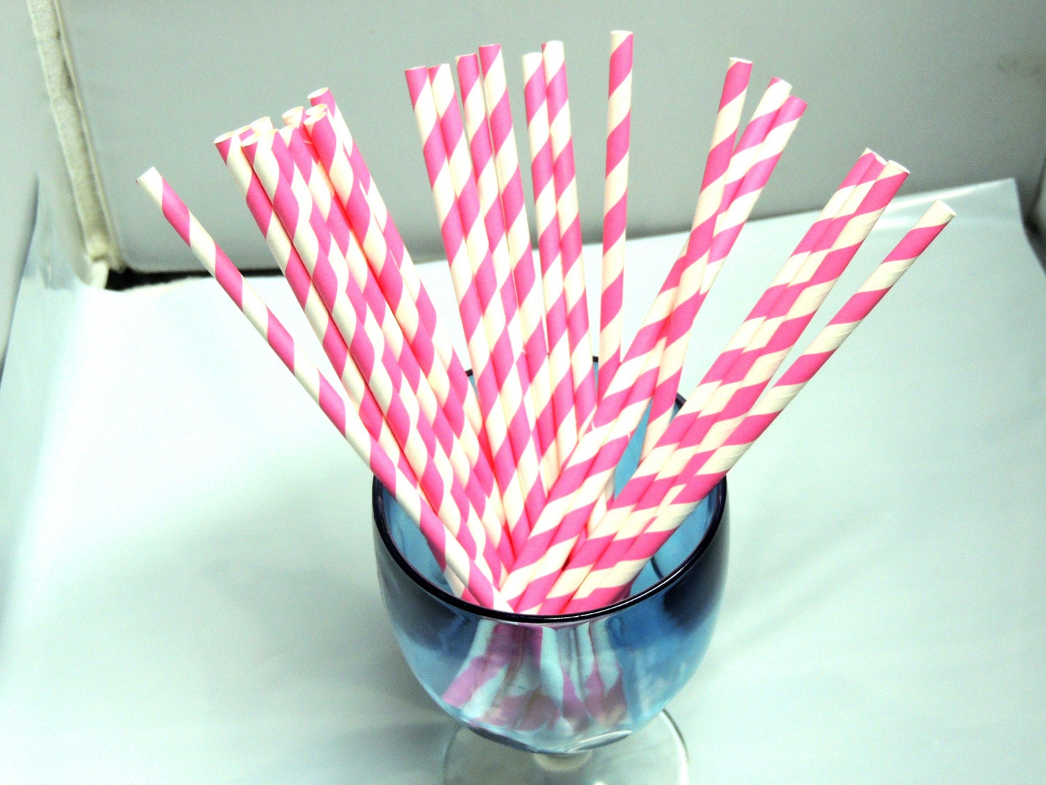 pink and white paper straws pink and white paper straws