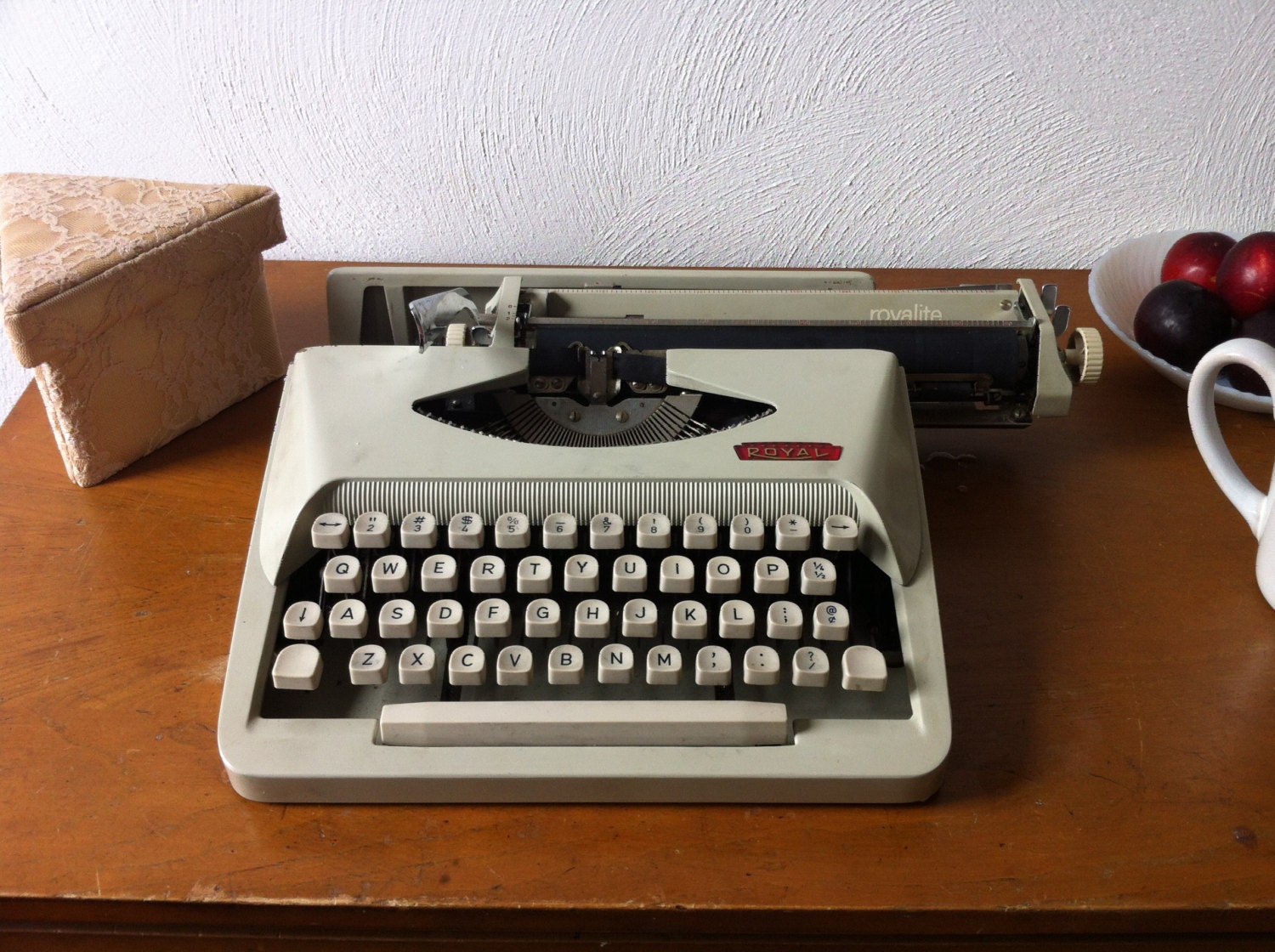 ON RESERVE Vintage 1954 Royal Royalite Manual Typewriter