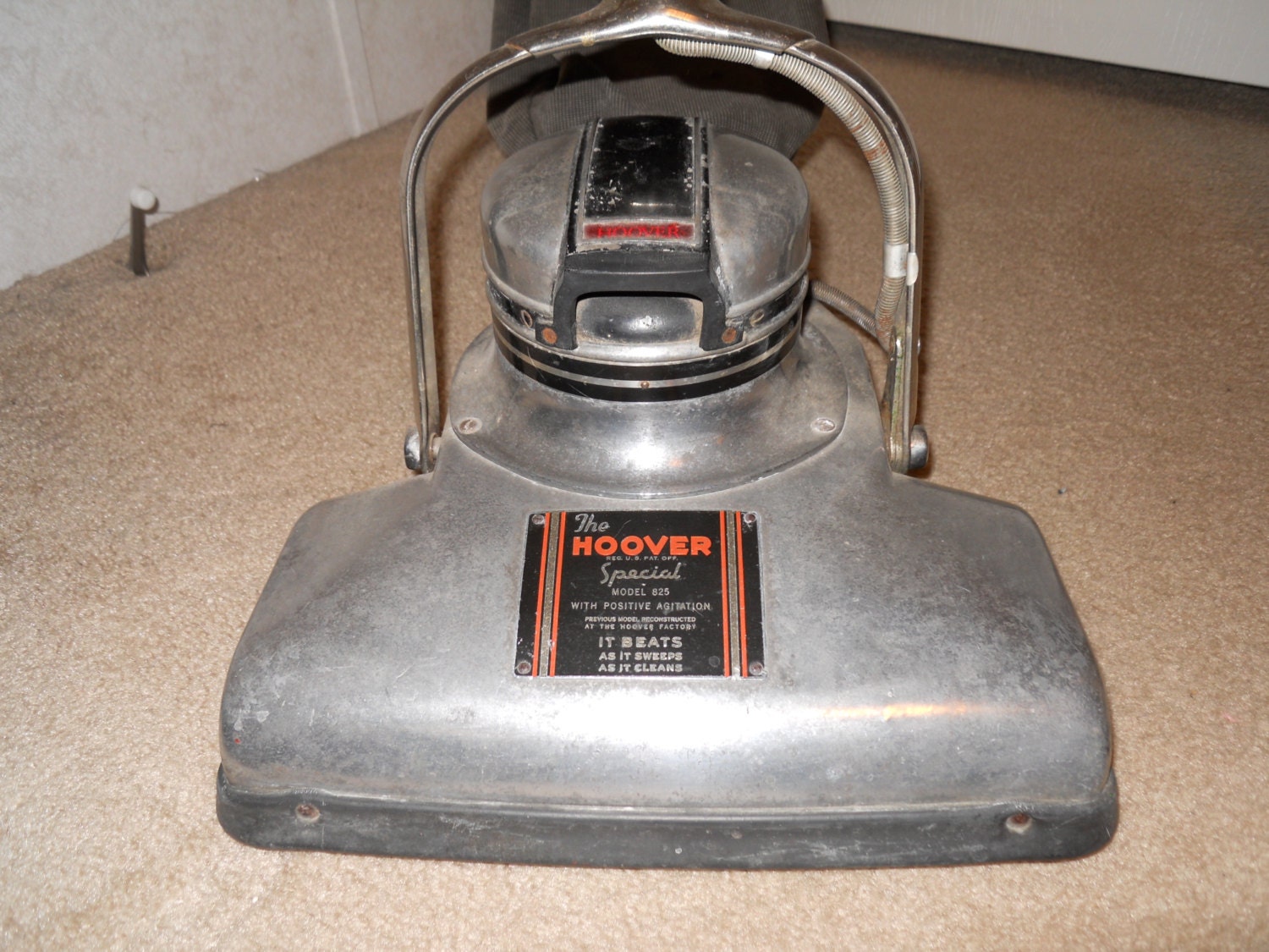 Vintage 1930's Hoover Model 825 Vacuum cleaner