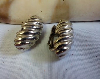 Classy and vintage clip on silver tone ridged earrings