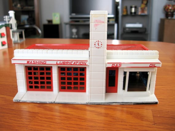 1950s Plasticville HO Scale Gas Station for Train by ToysnSuch