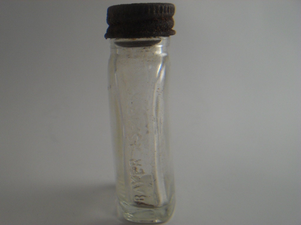 Bayer Aspirin Bottle With Screw On Cap Vintage C1930s