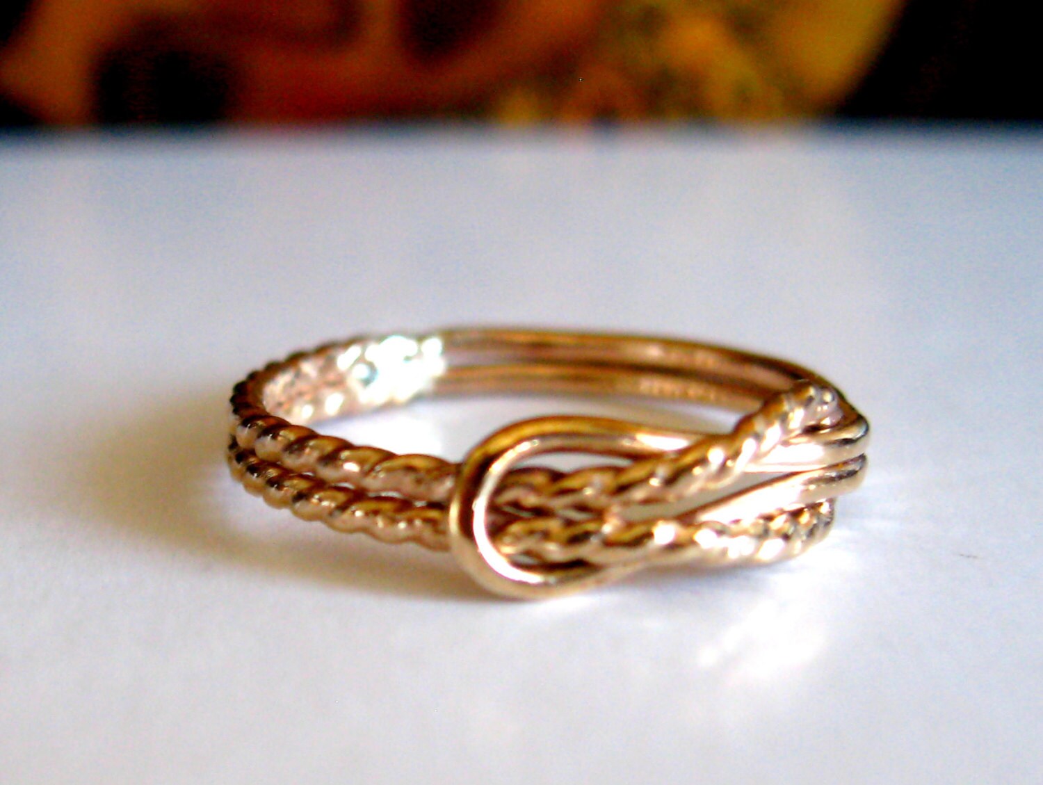 Крученое кольцо из золота