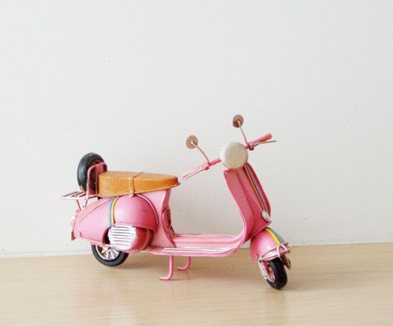 Pink Vespa Scooter Miniature Vintage Collectible Vepsa Pink Vespa Scooter Miniature Vintage Collectible Vepsa