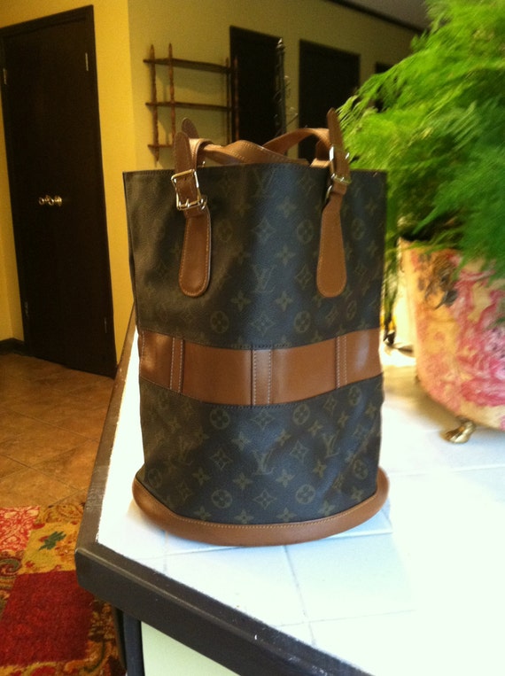 Rare 1970s Vintage Louis Vuitton Bucket GM Shoulder Bag