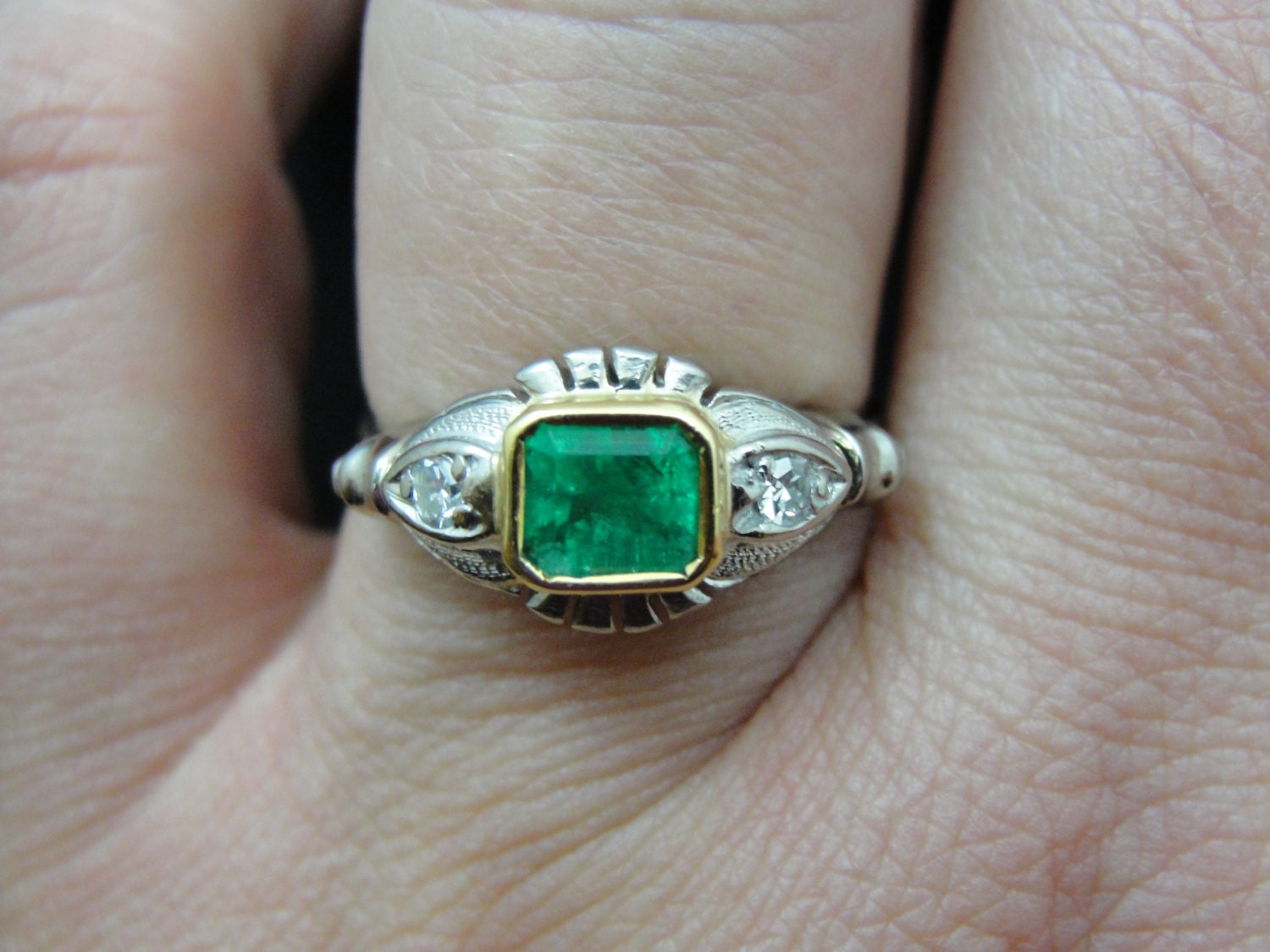 Art Deco Emerald Ring in 18k Yellow and White Gold Stunning