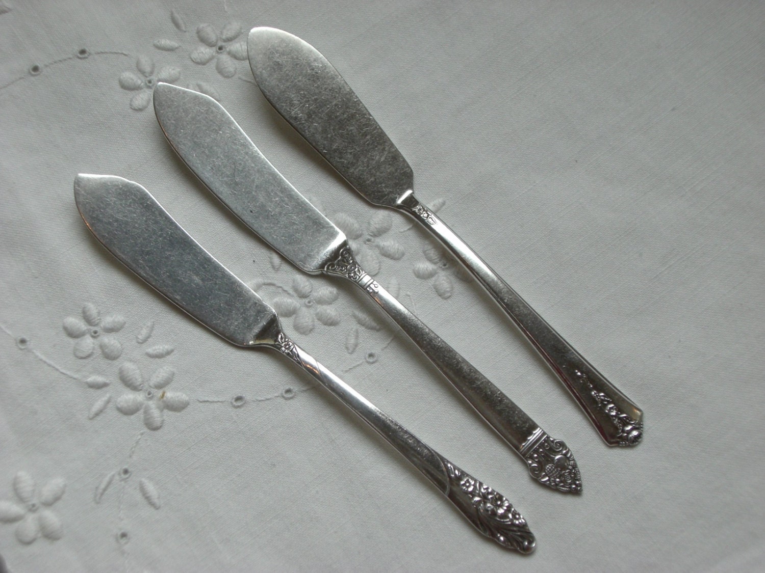 Butter Knives Mix of patterns 3 Butter Knives Vintage Haute Juice