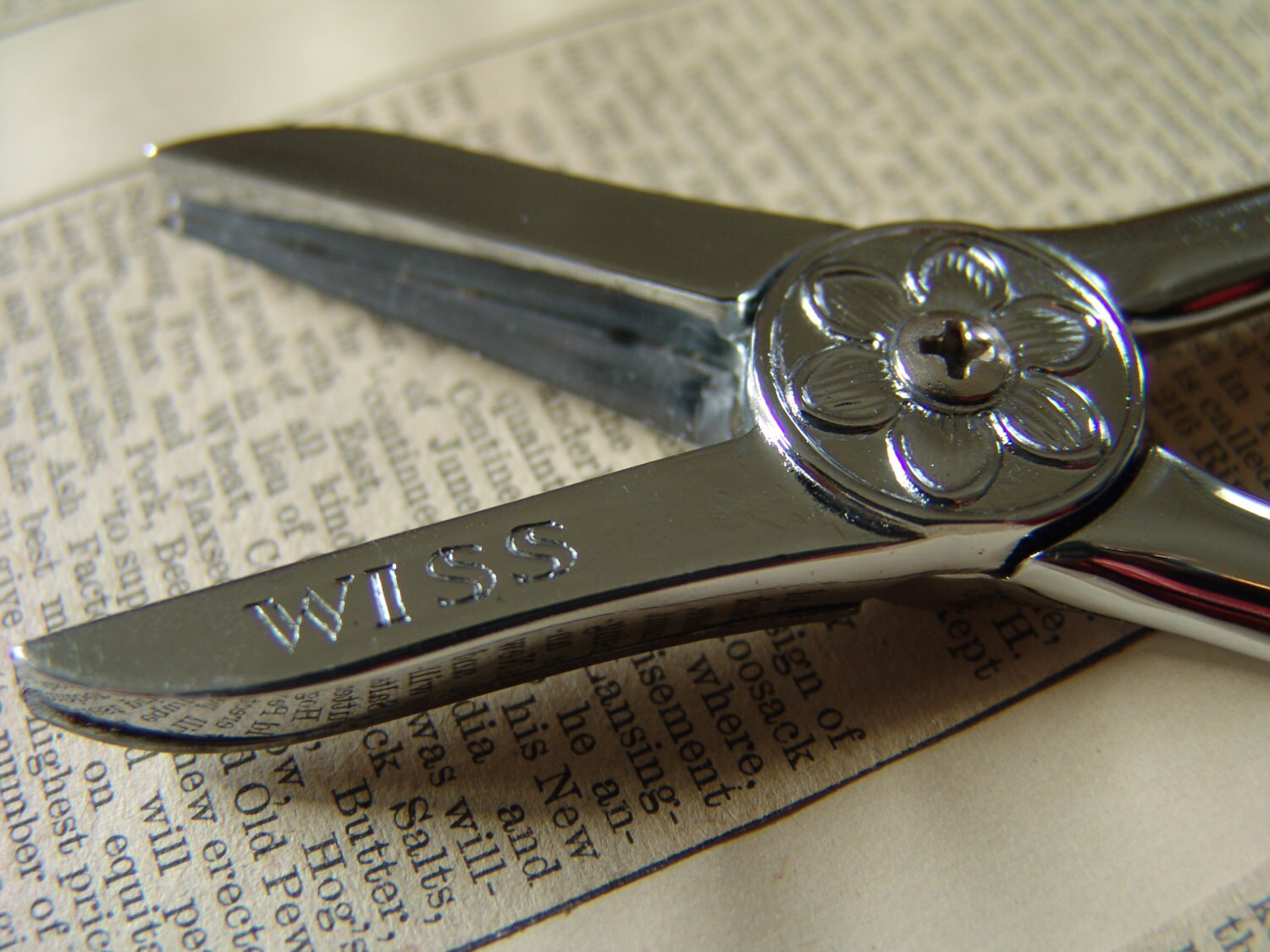 Vintage WISS Flower Shears FH4 Ornate Floral Silver