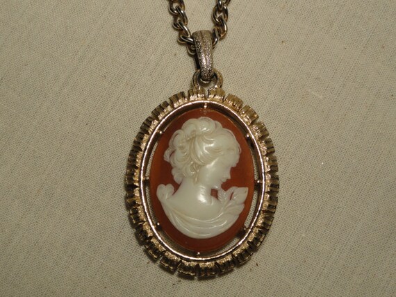 Vintage 1970's Reversible Cameo Necklace by Avon