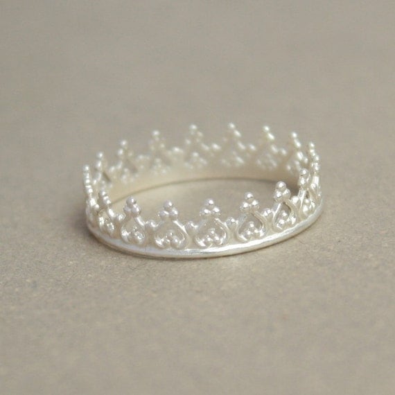 crown ring. sterling silver queen ring. royal ring for her.