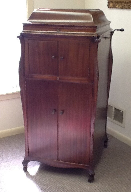 Antique RCA Phonograph Record Player Victrola A Victor