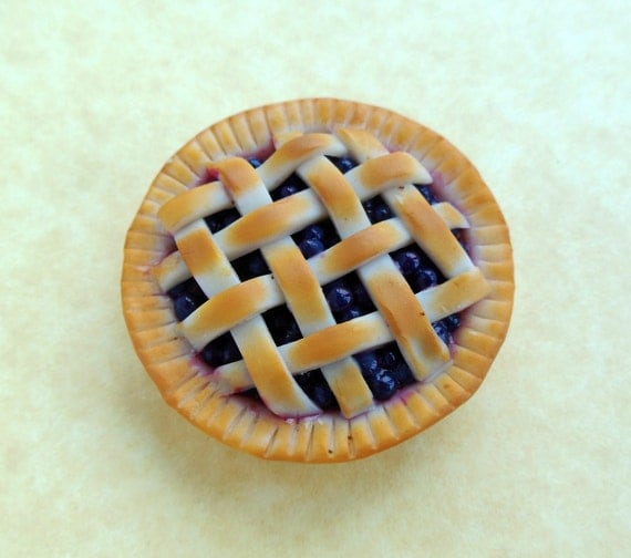 Blueberry pie magnet