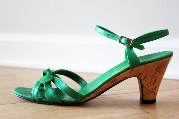 vintage emerald  green sandal  heels  leather straps and bows