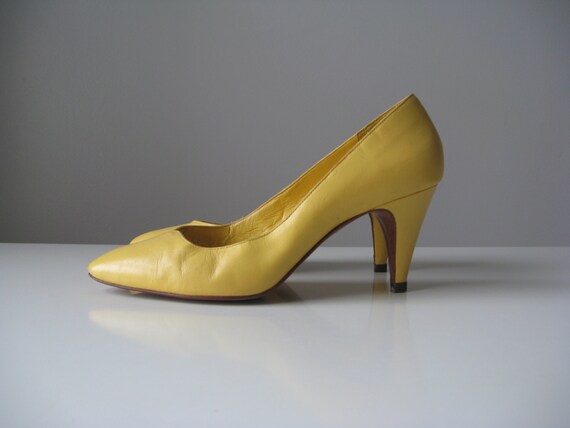 Vintage Yellow Shoes 33