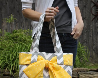 LARGE gray and white CHEVRON stripe zigzag Handbag/ Diaper Bag/ Purse/ Tote/ Beach Bag with Yellow Polka Dot Bow/Sash and 4 Interior Pockets