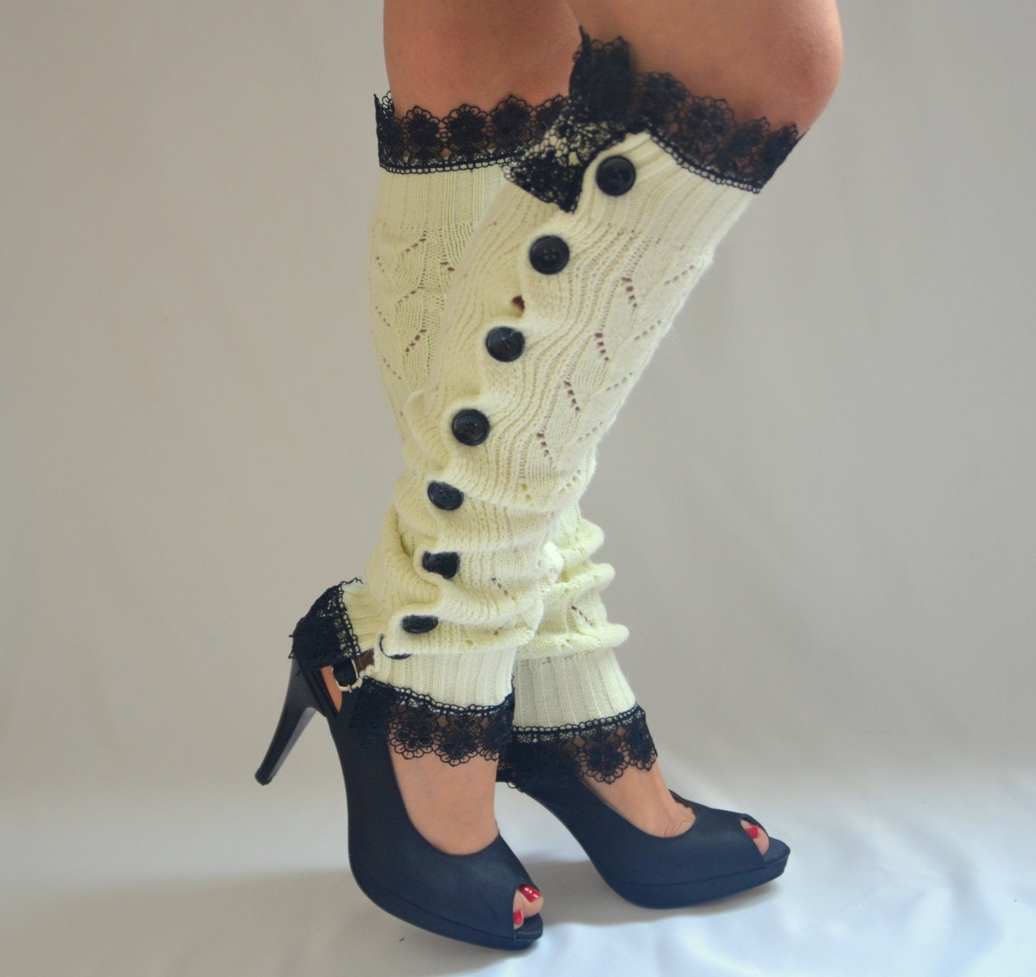 Leg warmersIvory knit lace slouchy button leg warmersBoot