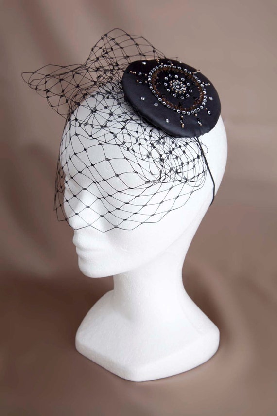 hand-embroidered round fascinator with veiling " Eclipse", for a wedding, the New Year