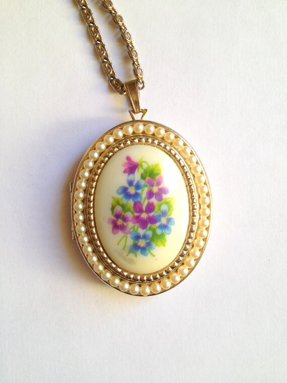 Avon locket Clearance