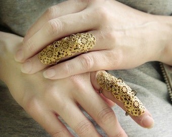 Versailles Armor Ring Gothic Flourish Filigree Knuckle Ring ONE Ring Gold Tone